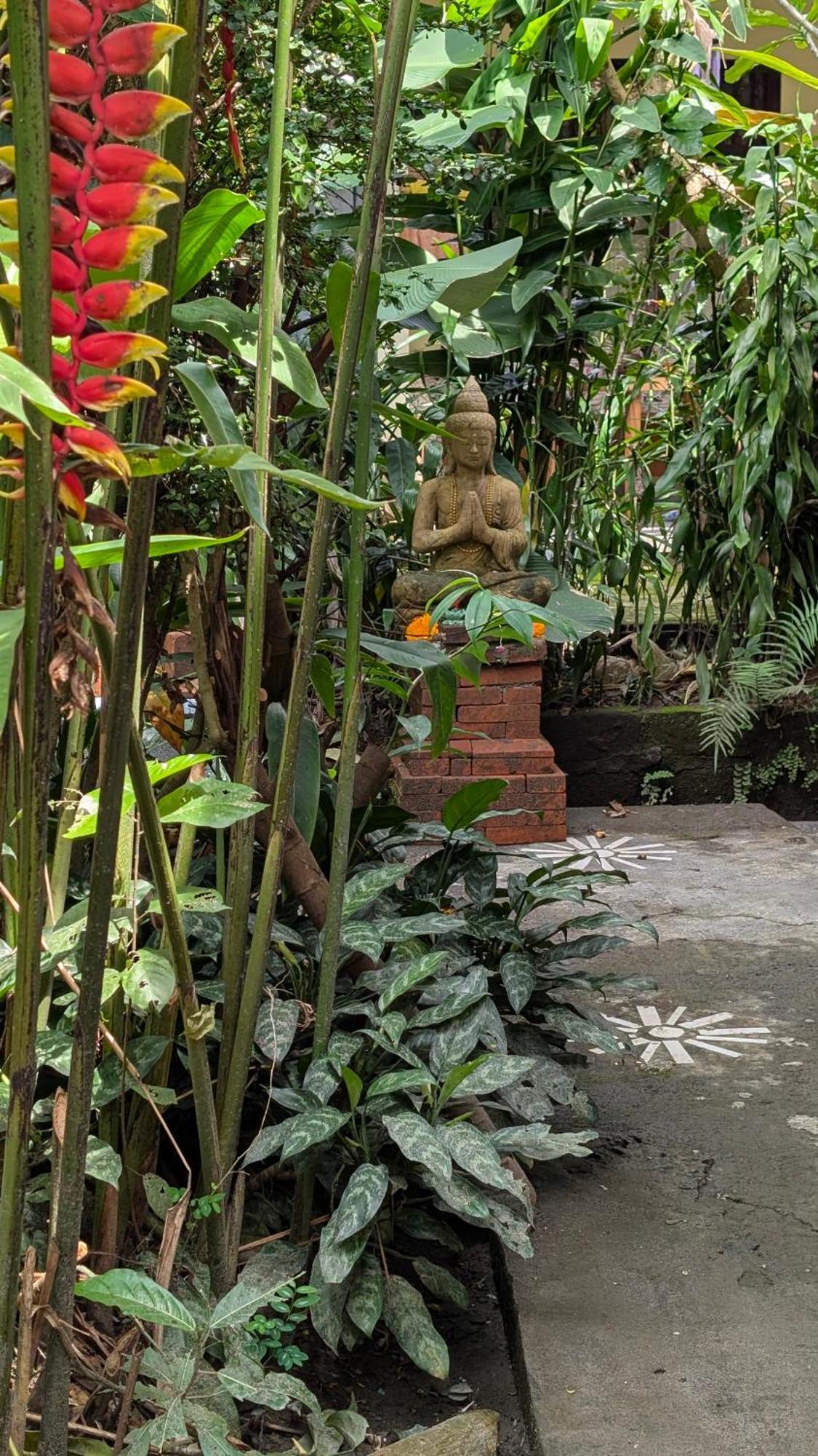 Krisda Ubud Guest House Exterior photo