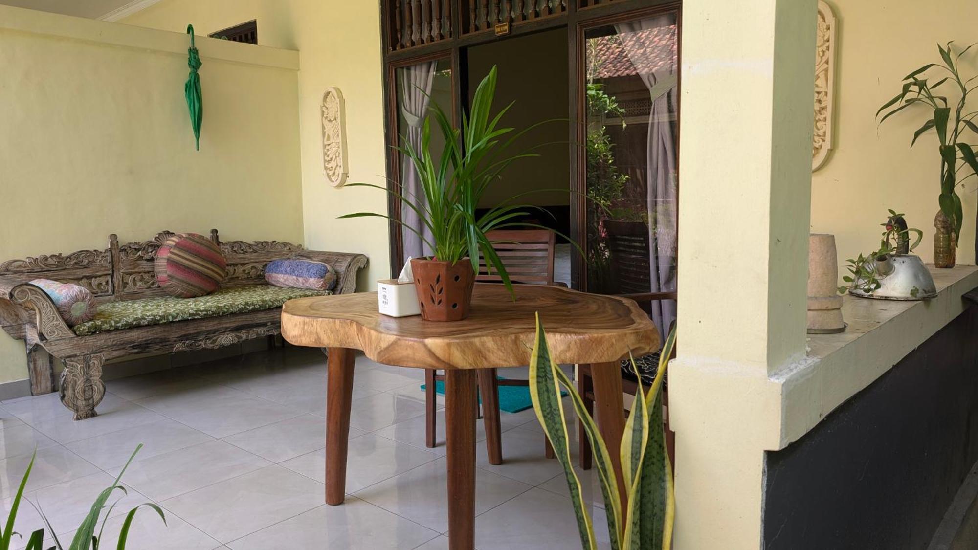Krisda Ubud Guest House Exterior photo
